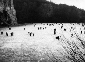 Dornheckensee, als zugefrorene Eisfläche ein beliebter Eissportplatz Dornheckensee, als zugefrorene Eisfläche ein beliebter Eissportplatz