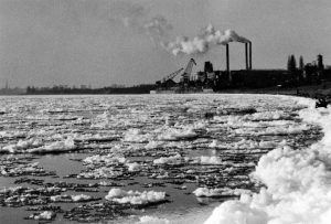Starker Eisgang vor der Zementfabrik 1954 Starker Eisgang vor der Zementfabrik 1954