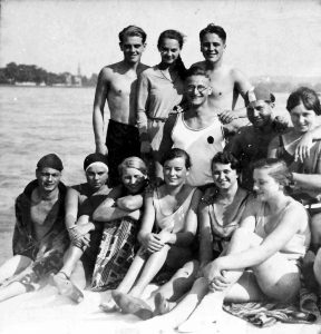 Wassersportverein am Strandbad; Mitte mit Brille: Wichtereich, davor Menzel oder Jackle, unten links: Theo Schwarz? oder Stephan Haletzki?