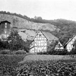 V006 | Blick auf den Westerburger Steinbruch, Berghovener Ley, Fachwerkhäuser an der Berghovener Straße, am Stingenberg