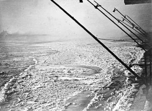 Rheinufer bei Eisgang; vom Kai der Zementfabrik gesehen. Winter 1928/29 Rheinufer bei Eisgang; vom Kai der Zementfabrik gesehen. Winter 1928/29